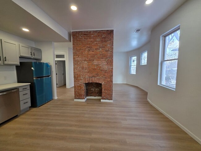 Photo - Fully Updated 4 bedroom 2 bathroom Apartment for rent in the Northside!