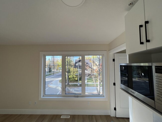 Building Photo - 8719-8110 110 St NW Unit 2A