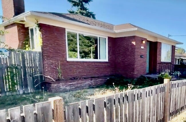 Building Photo - N Albina Duplex Unit 10230-7107 N Albina Ave