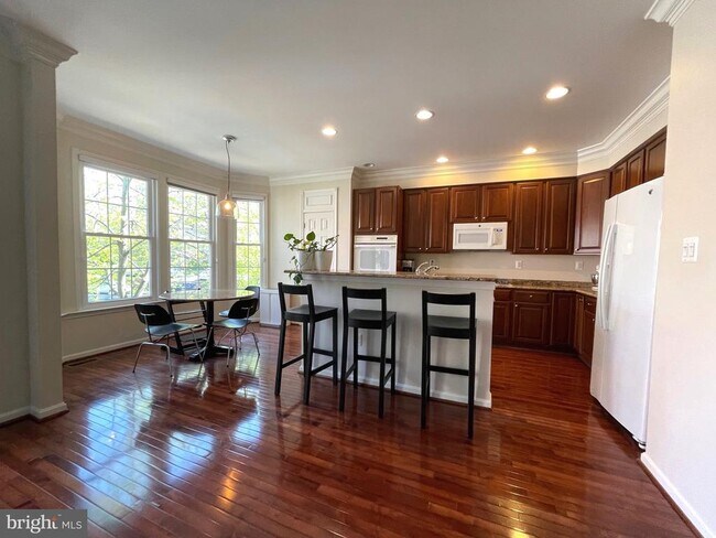 Photo - 102 Lounsbury Pl