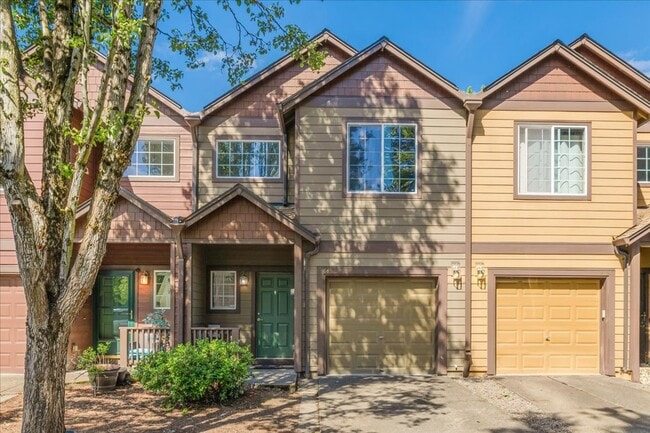 Building Photo - Crisp, Updated Townhome Near Nike & Shopping