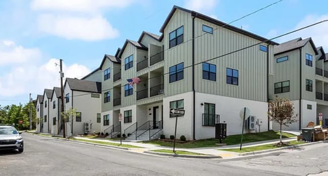 Building Photo - 619 Whitham Ave