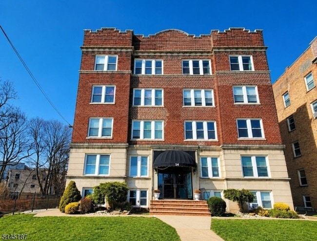Building Photo - 14 Forest St Unit 107