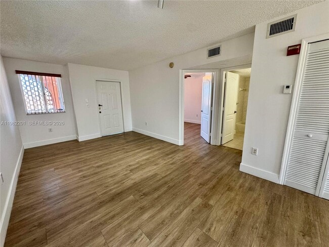 Photo - 4681 NW 9th St Unidad 211