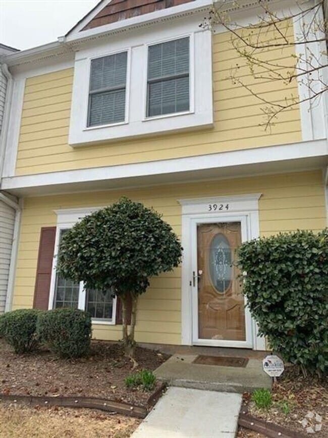 Building Photo - 2 Bed/2.5 Bath townhome - great Doraville ...