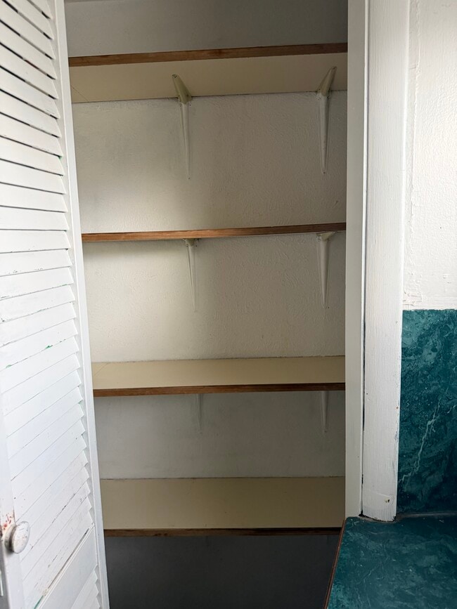 Photo - 1120 W Gold St