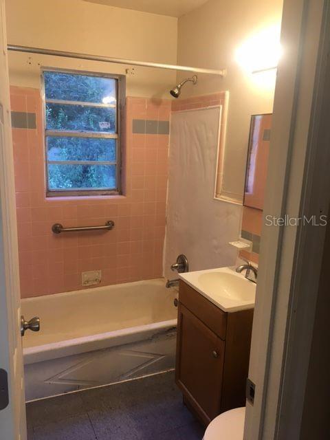 Photo - 660 Poplar St