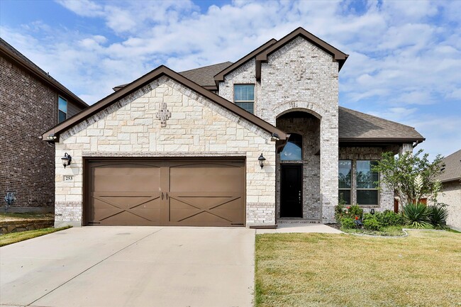 Beautiful stone and brick facade - 253 Gill Point Ln Casa