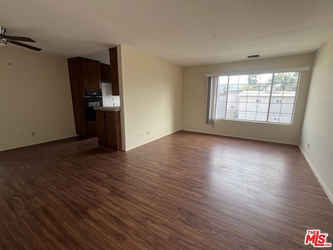 Building Photo - 18600 Burbank Blvd Unit 206 Rental