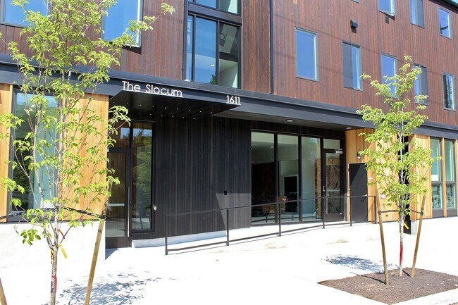 Photo - 1611 N Rosa Parks Way Unidad 102