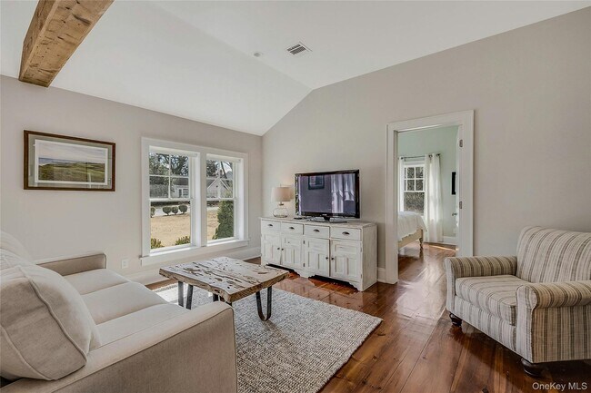 Photo - 635 Strohson Rd