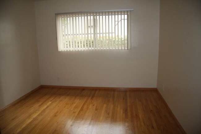 Photo - 908 E Chevy Chase Dr Unidad K