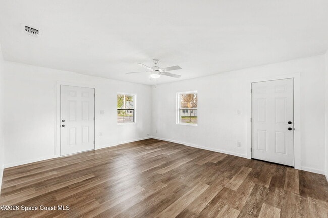 Photo - 405 Dummitt Ave