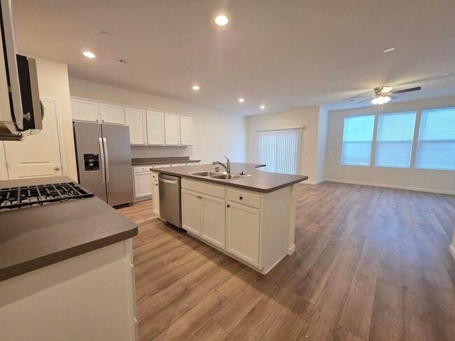 Photo - 5915 Hawkweed Dr Unit 08703