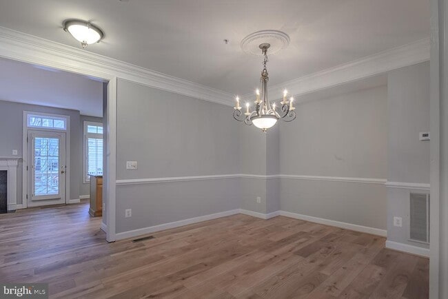 Photo - 4912 Waple Ln