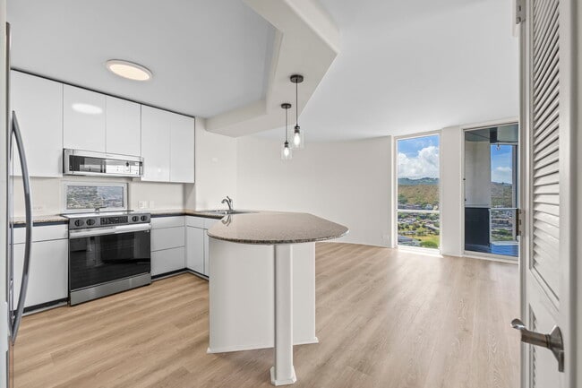 Building Photo - 1212 Nuuanu Ave