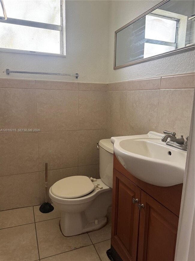 Photo - 410 N 58th Ave
