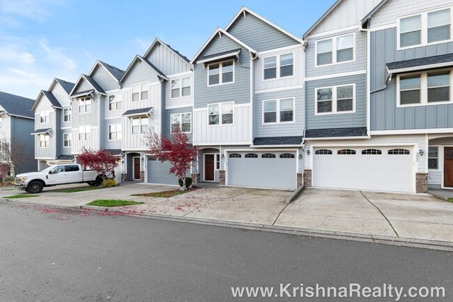 Photo - 4 Bedroom 3 Bath Upscale Luxury Fishers Landing Townhome