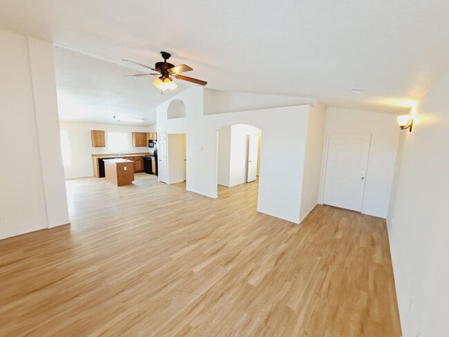 Photo - 3 bed 2 bath home in Huning Ranch. Great Yard!