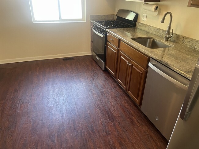 Building Photo - 10 Bayberry Dr Unit 2