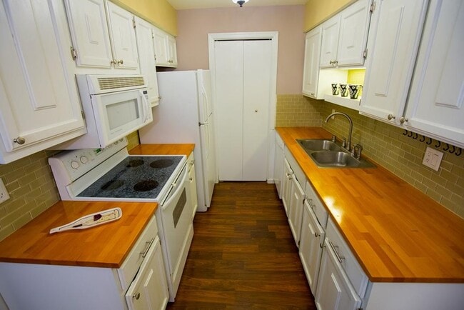 Photo - 7345 Century Pl