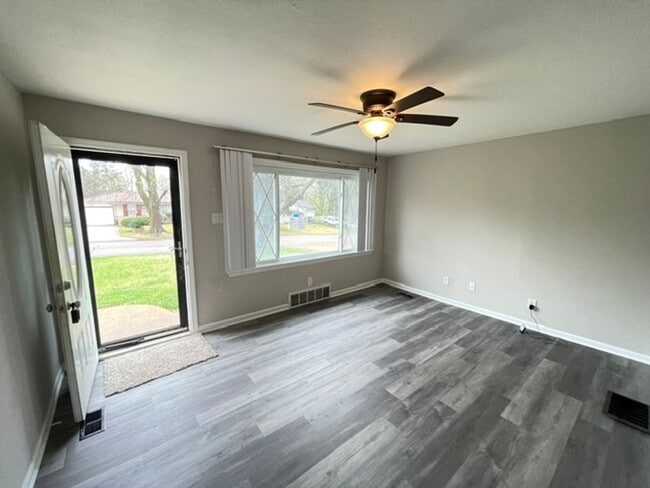 Photo - 815 Bella Ln