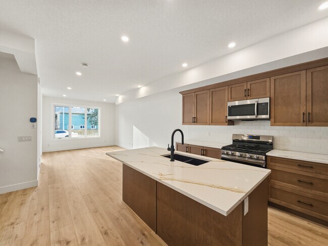 Photo - 2616-2628 Avenue SW