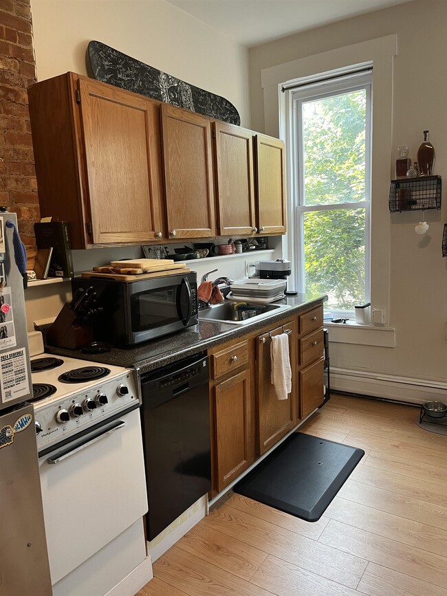 Building Photo - 235 3rd St Unit 8 Rental