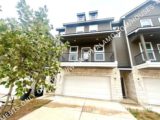 AVAILABLE NOW! Tri-Level 3 Bedroom / 3.5 B... - AVAILABLE NOW! Tri-Level 3 Bedroom / 3.5 B... House