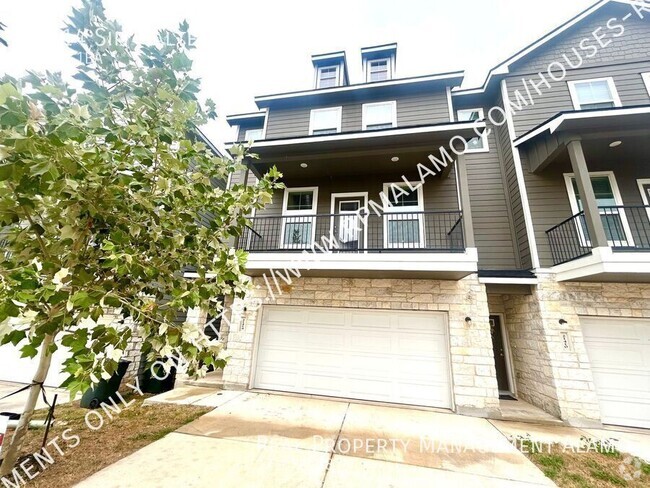 Building Photo - AVAILABLE NOW! Tri-Level 3 Bedroom / 3.5 B... Rental