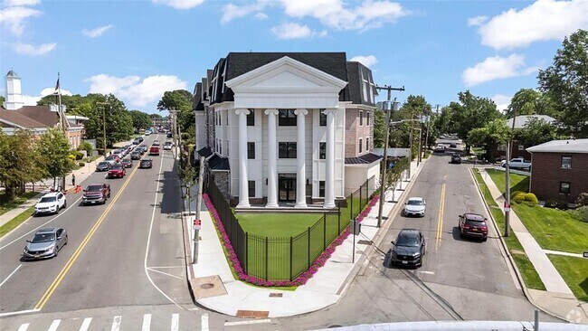 Building Photo - 1 Carnation Ave Unit 401 Rental
