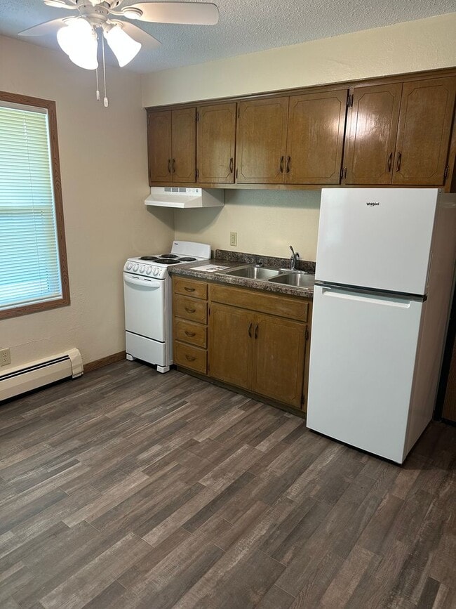 Photo - Forestview 1 Bedroom Upper Unit Unidad 1516-2