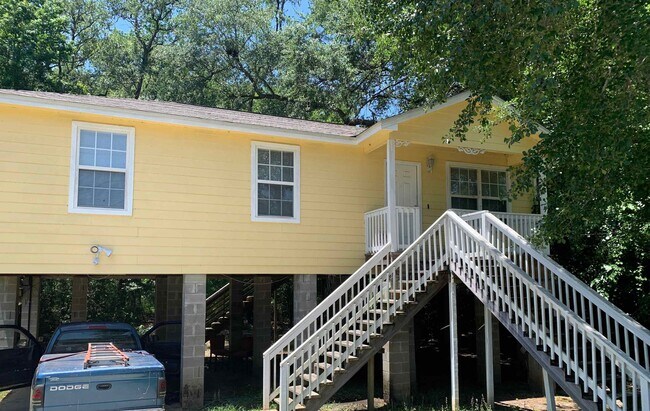 Photo - 3400 N Ridge Rd House
