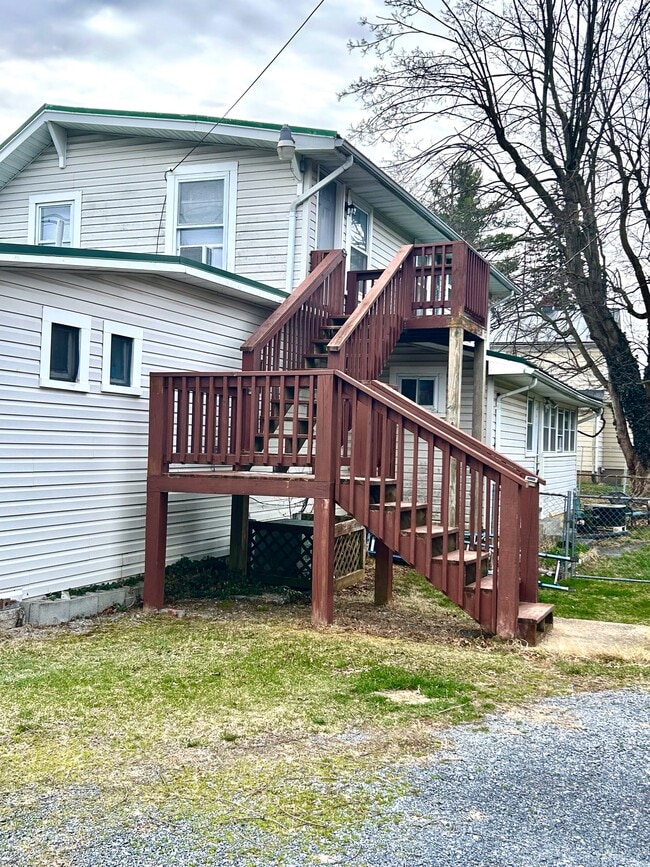 Building Photo - 445 Bryarly Rd