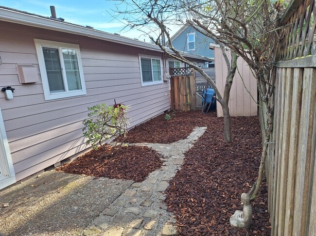 Photo - 6134 NE Oregon St