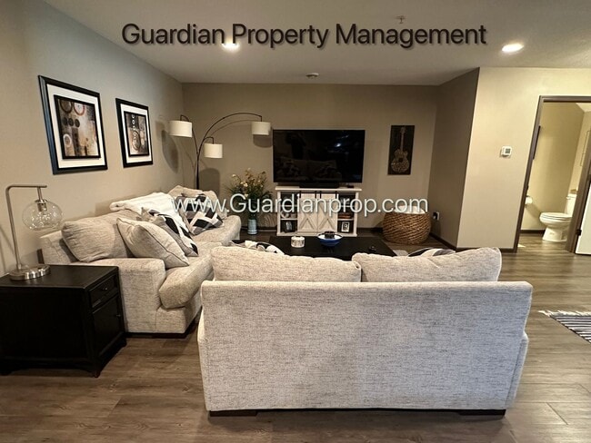 Photo - 7954 210th St W