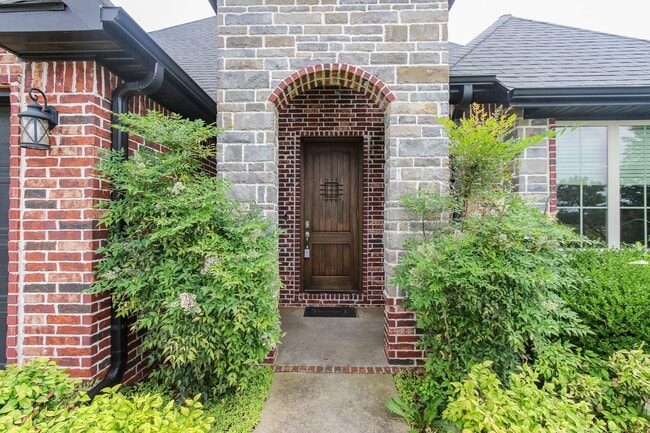 Photo - Gorgeous 3 bed/3 bath home in great Bentonville neighborhood