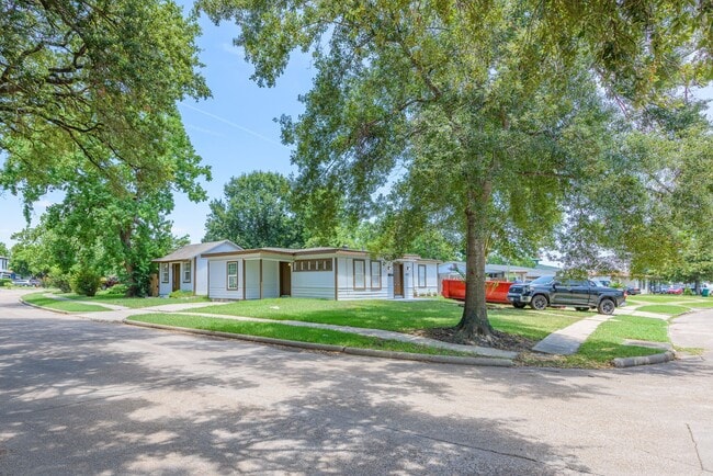 Photo - 1012 W Hart Ave
