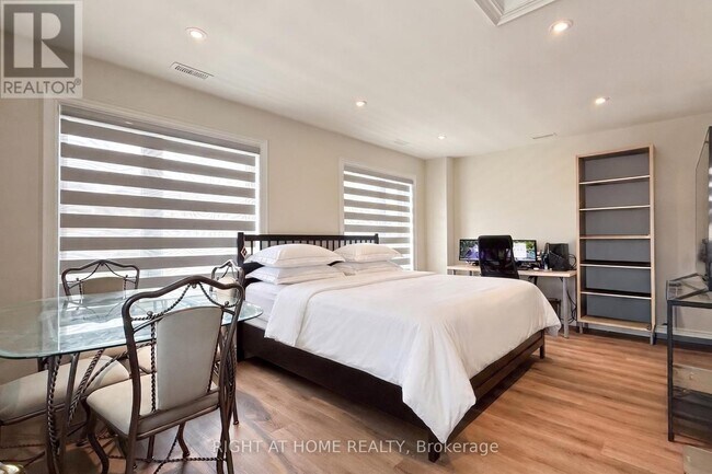 Photo - 31 John Rolph St