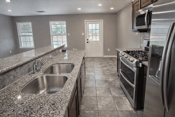 Photo - 2518 Staples St