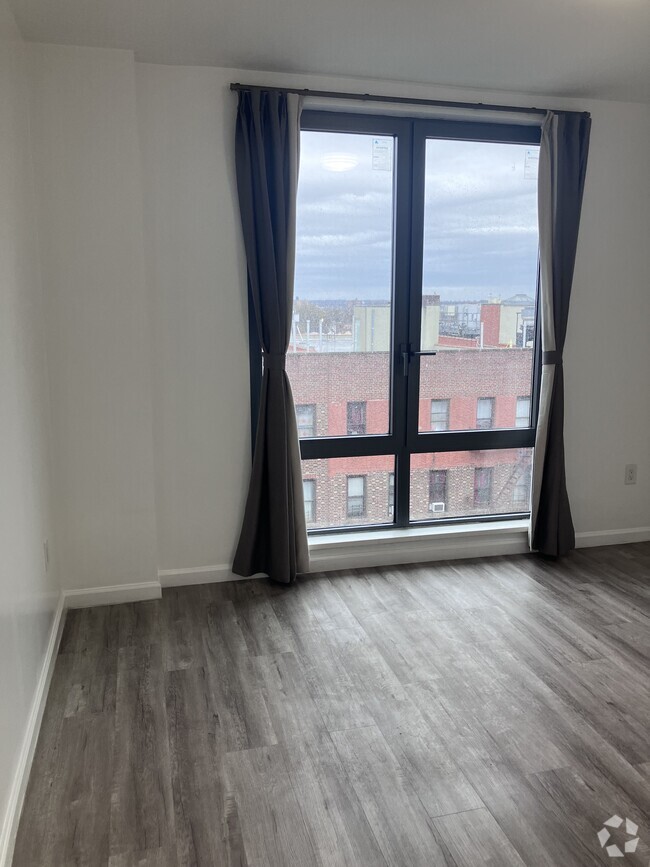 Building Photo - 3563 95th St Unit Available Space Rental