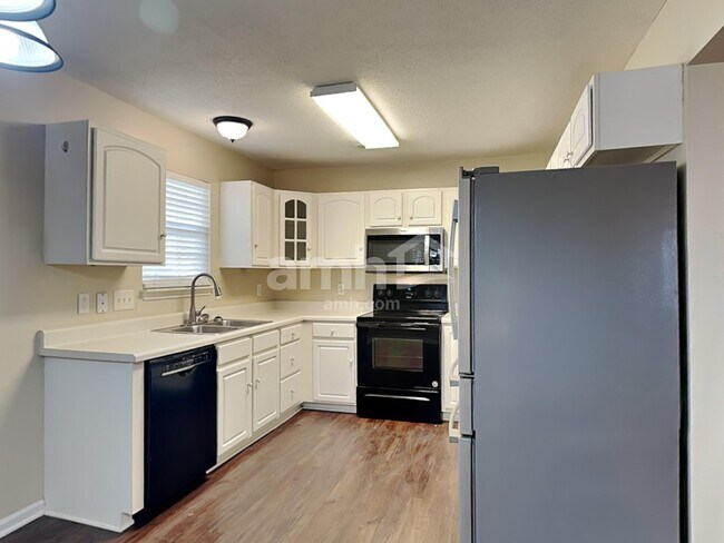Photo - 555 Whistling Swan Dr