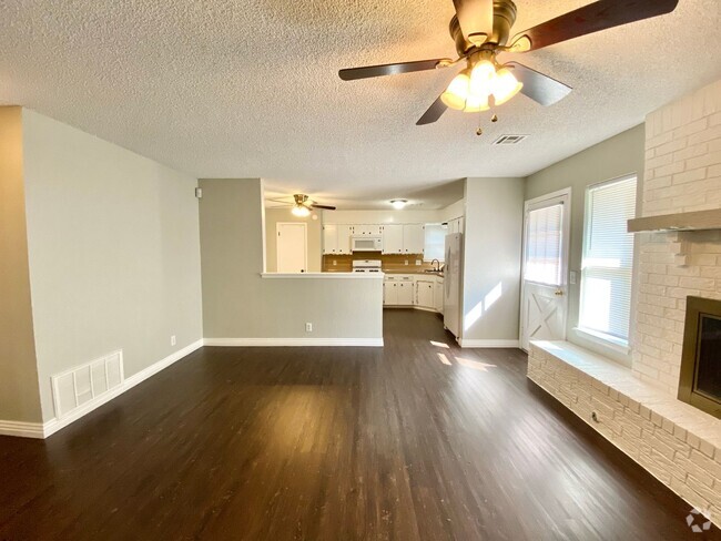 Building Photo - Sleek and Updated! Broken Arrow 3 Bedroom ... Rental