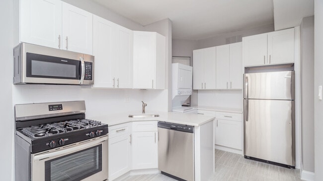 Building Photo - 1057 W Foster Ave Unit 1