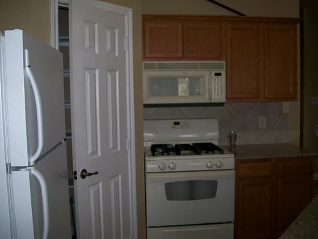 Building Photo - 811 Bradford Ave Unit True