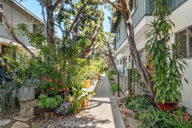 Photo - 5851 Woodman Ave