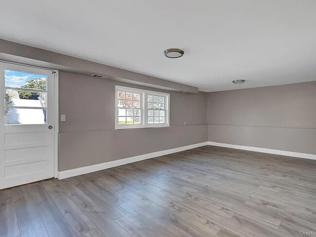 Photo - 307 Peachtree Cir