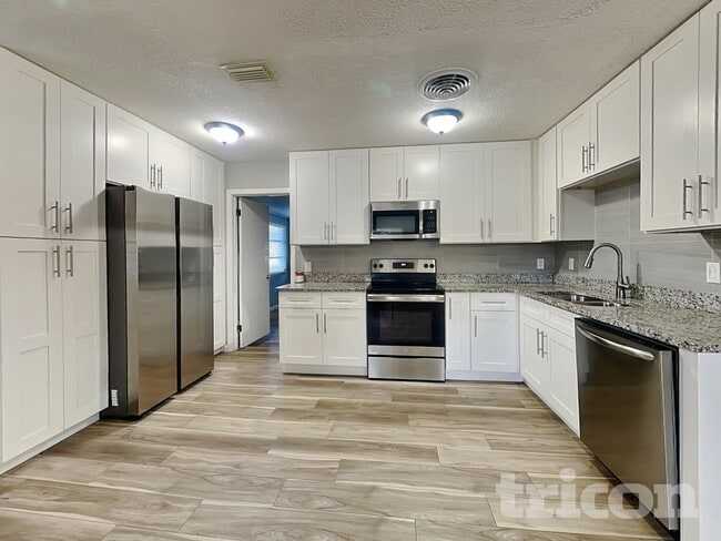 Photo - 10916 N 14th St