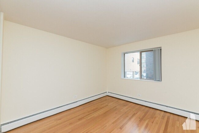 Photo - 5820 N Sheridan Rd