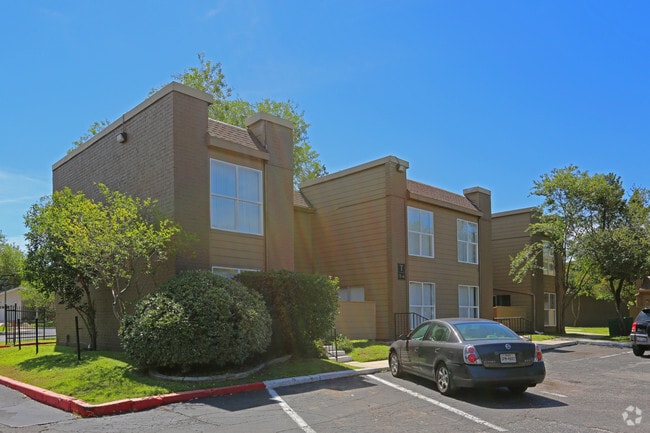 CrestWind Townhomes and Apartments